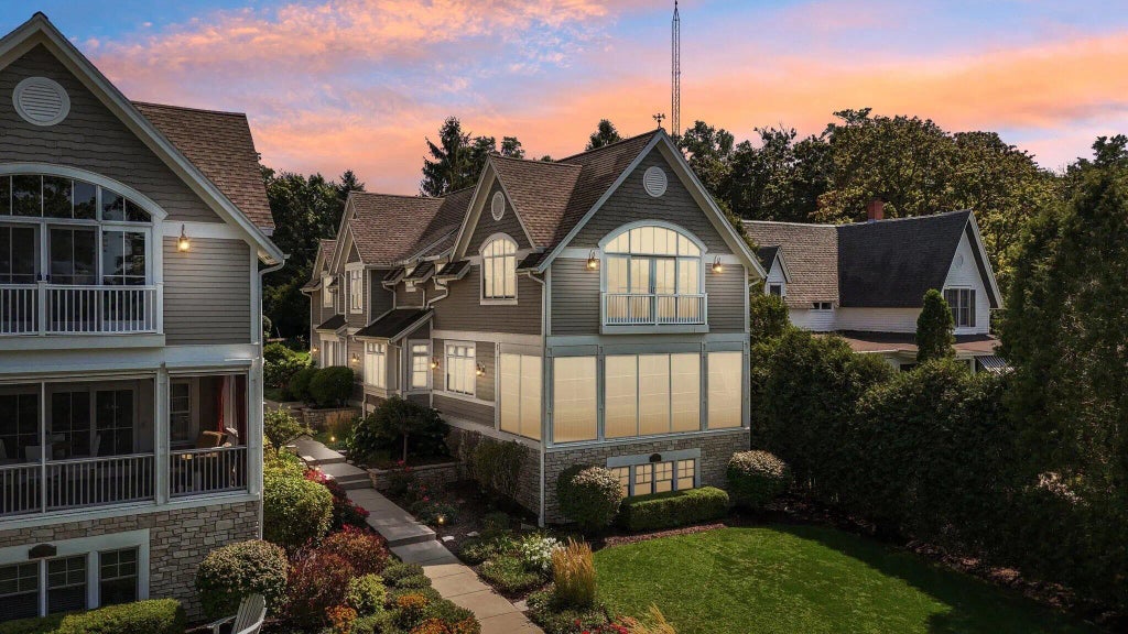 473 Wrigley Dr 2, Lake Geneva