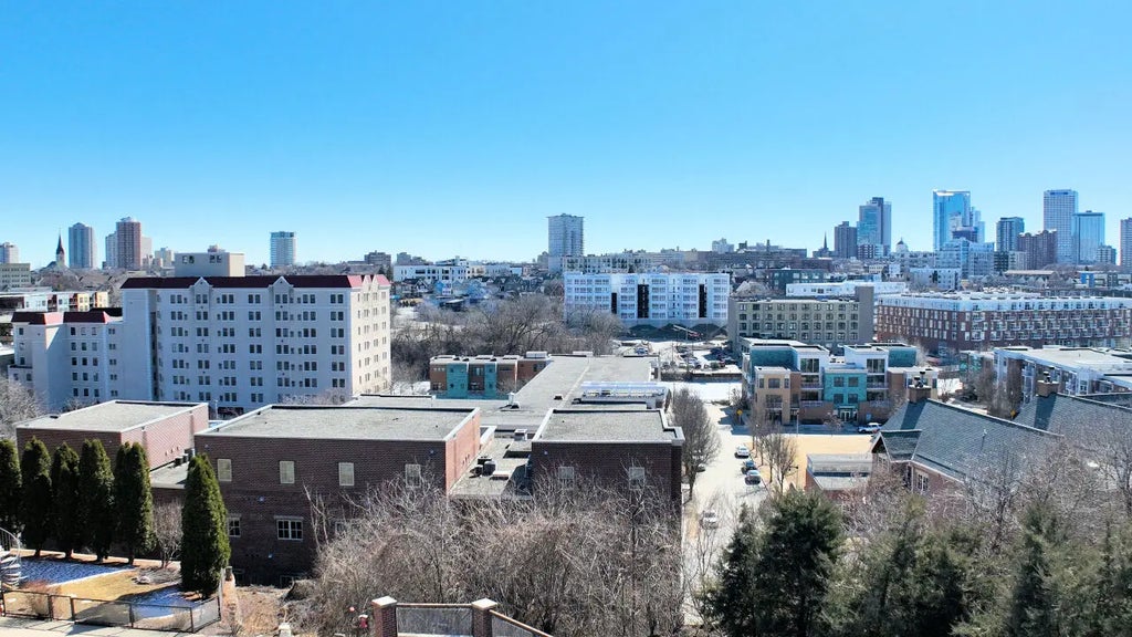 301 E Reservoir Ave 4, Milwaukee