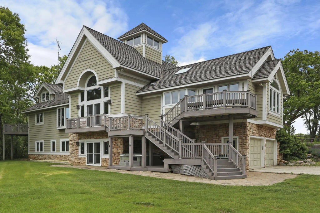 2842 Moelter Dr, Lyons