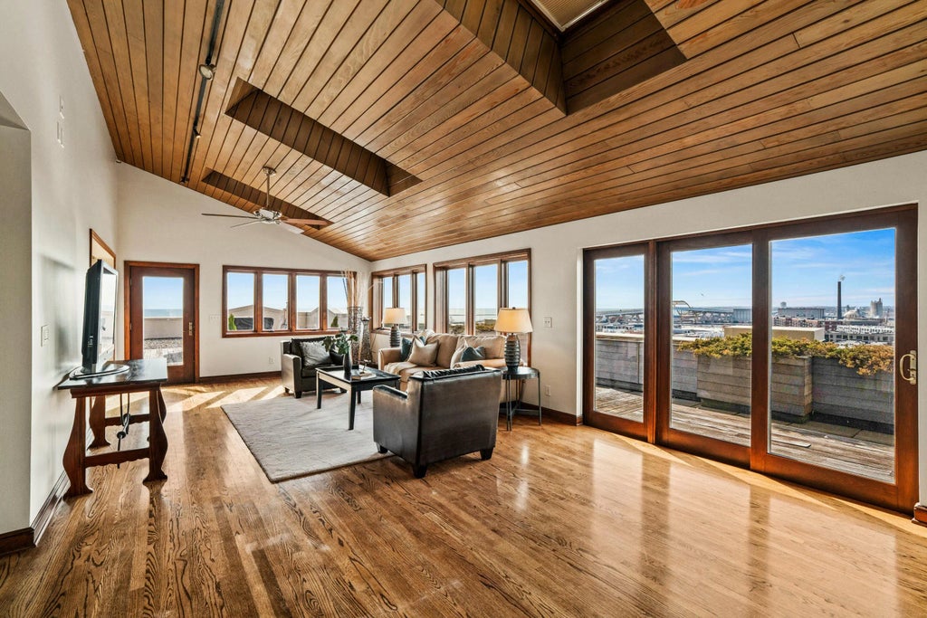 320 E Buffalo St 900, Milwaukee