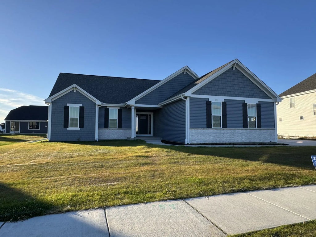 1700 Whalen Dr, Oconomowoc