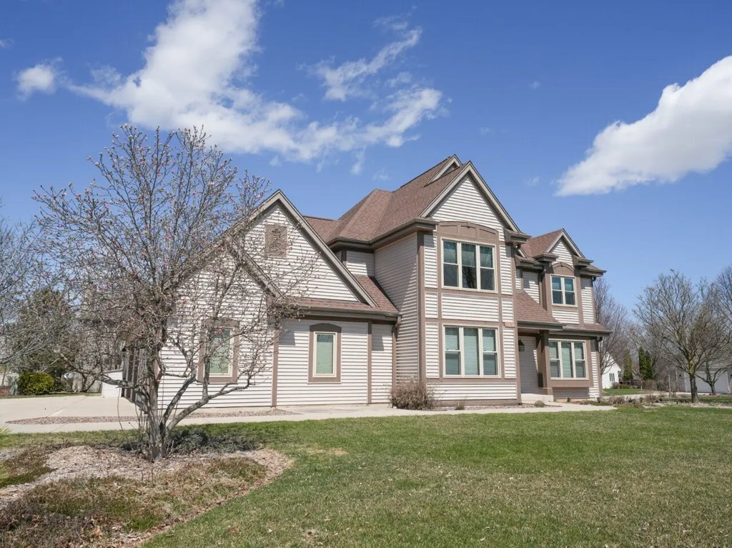 8800 W Marshfield Ct, Franklin