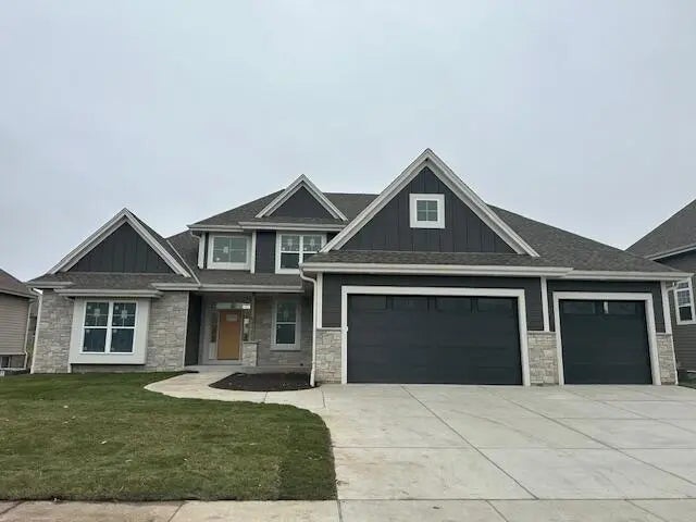 1629 Mohican Trl, Waukesha