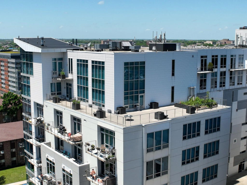 601 E Ogden Ave 906, Milwaukee