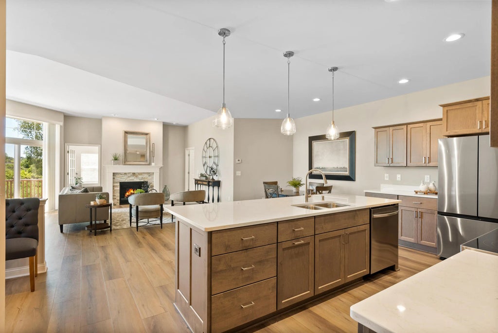 424 Standing Stone Dr 9-17, Waukesha