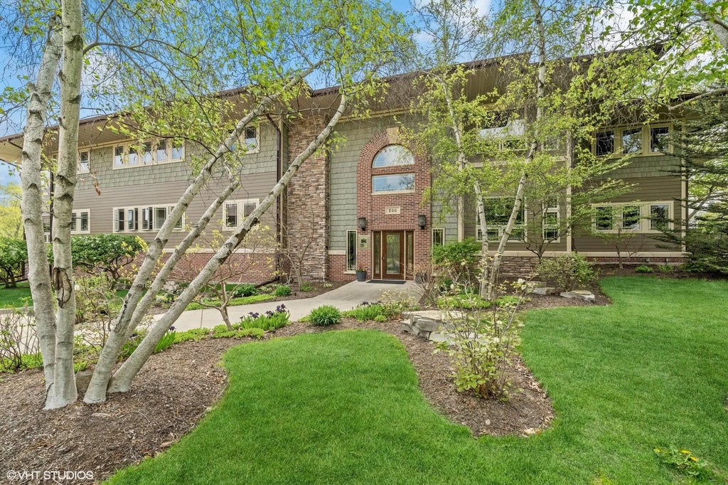 415 S Wells St 804, Lake Geneva