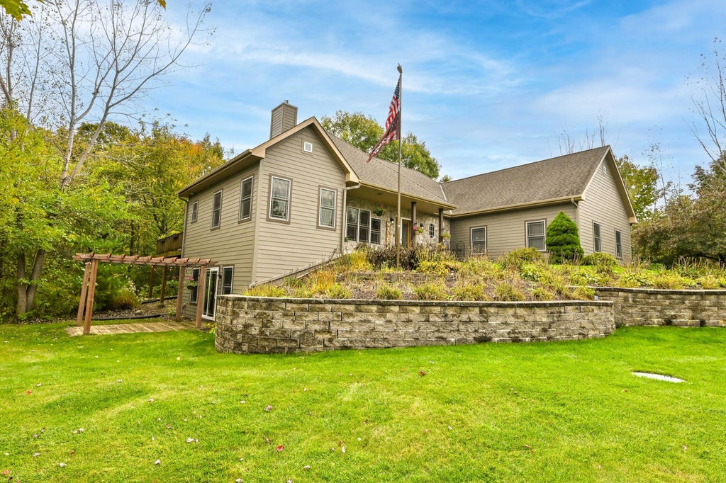 W209n11352 Reger Ct, Germantown