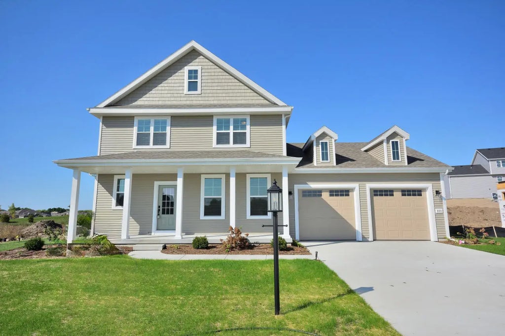 633 Standing Stone Dr, Waukesha