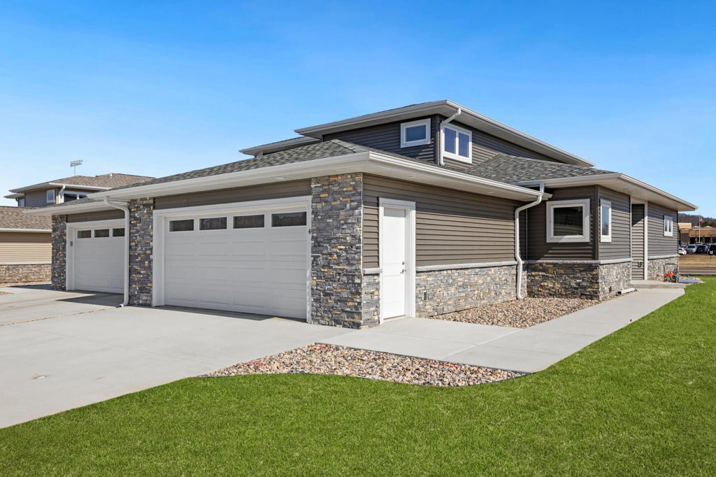 1200 Sween Dr 4, Holmen