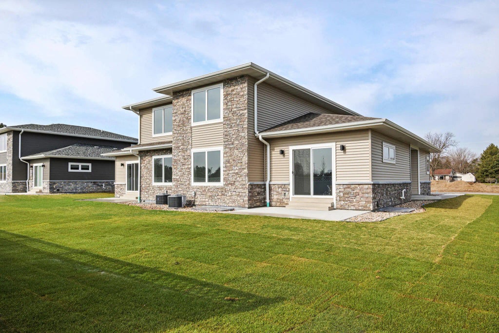 1200 Sween Dr 2, Holmen