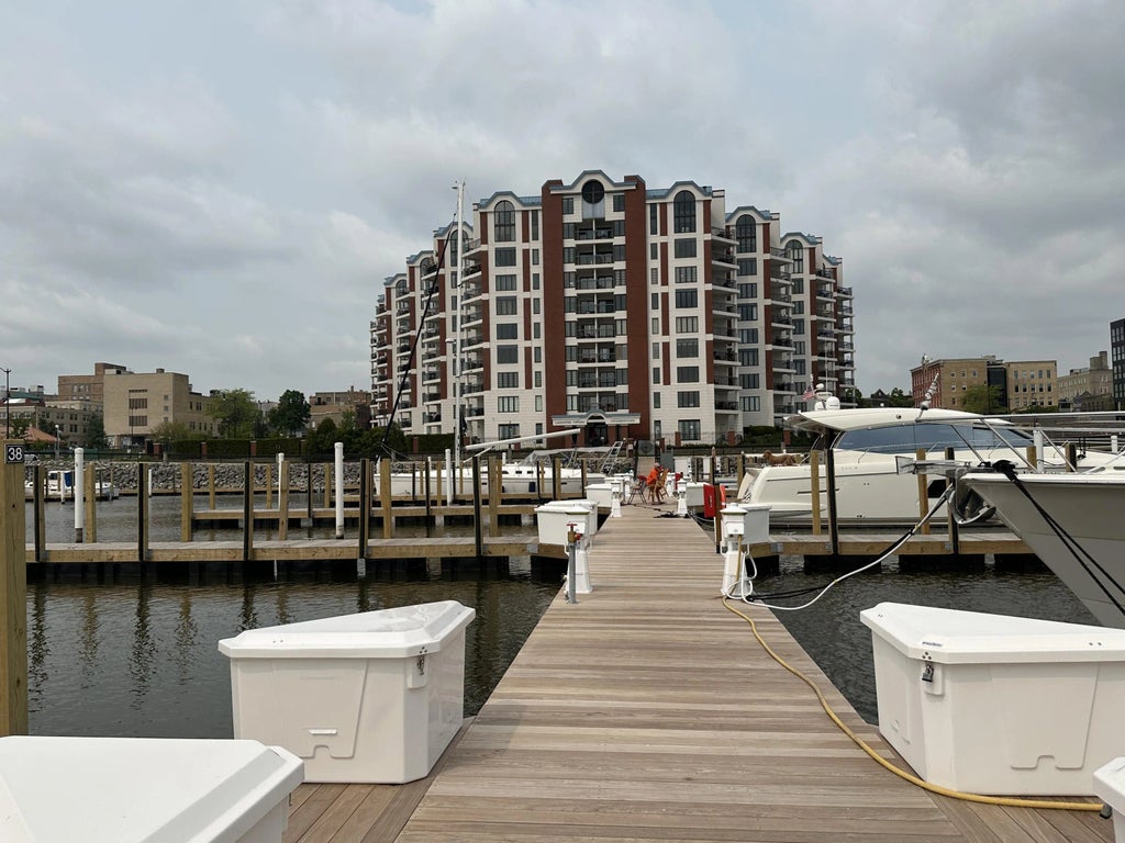 333 Lake Ave Slip 36, Racine