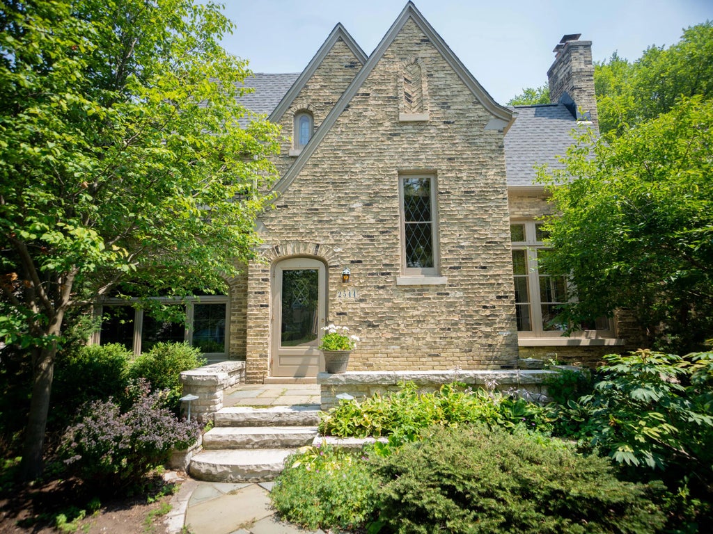 2544 N 91st St, Wauwatosa