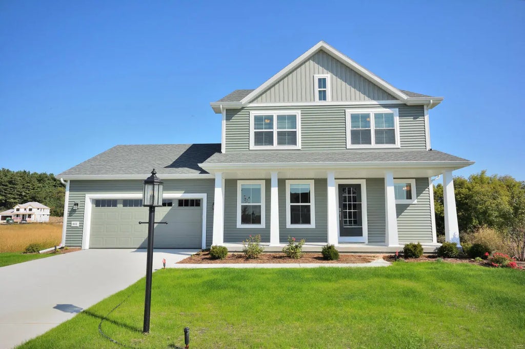 644 Standing Stone Dr, Waukesha