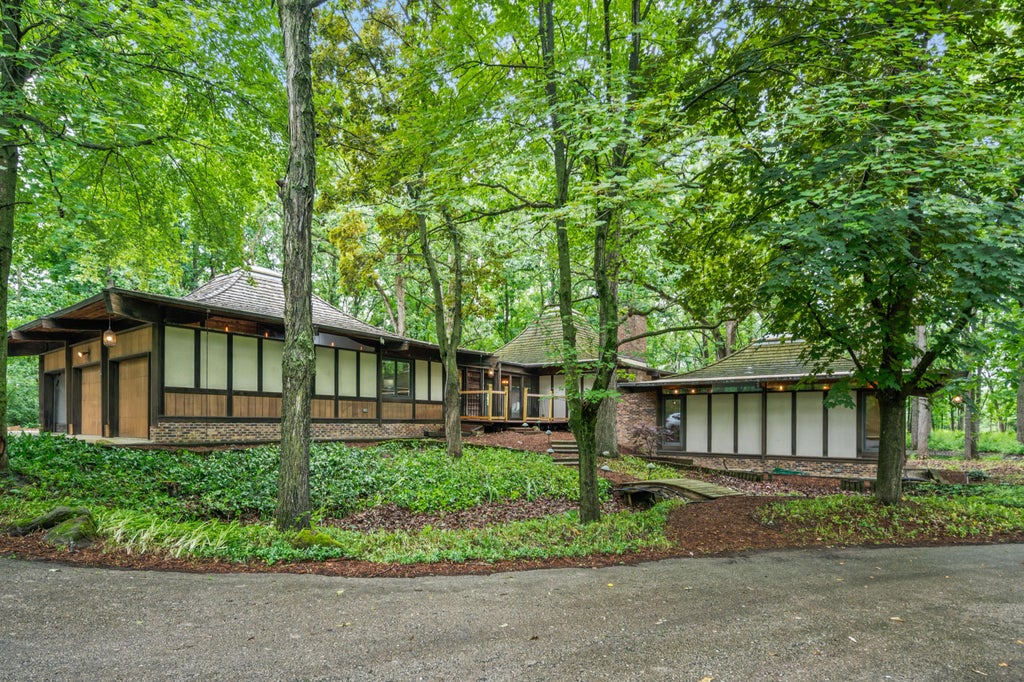 8500 N River Rd, River Hills