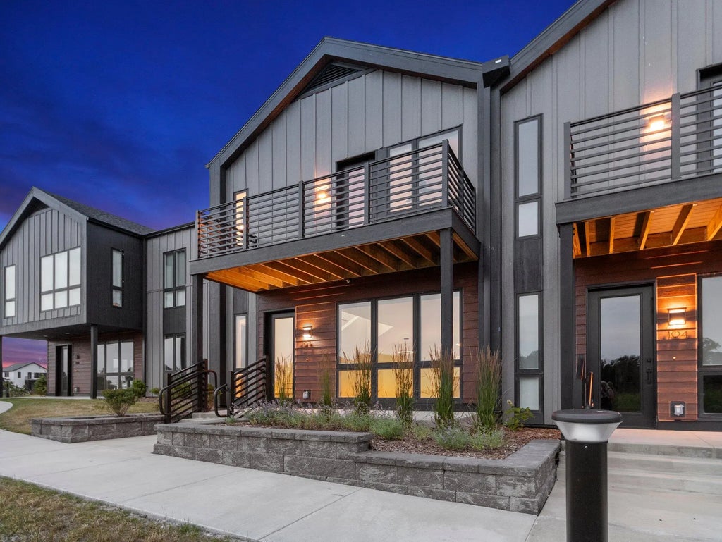 9378 S Alder Pl 103, Oak Creek