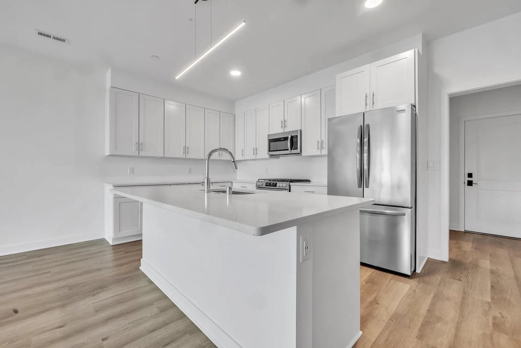 9352 S Alder Pl 104, Oak Creek