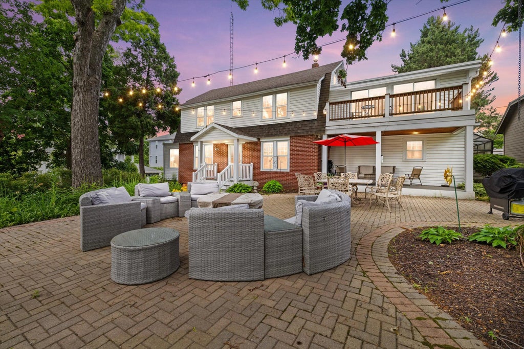 415 S Lake Shore Dr, Lake Geneva