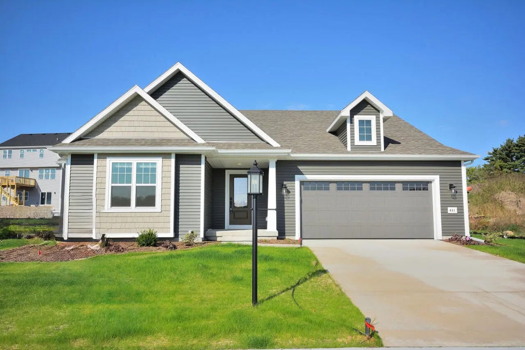 621 Standing Stone Dr, Waukesha