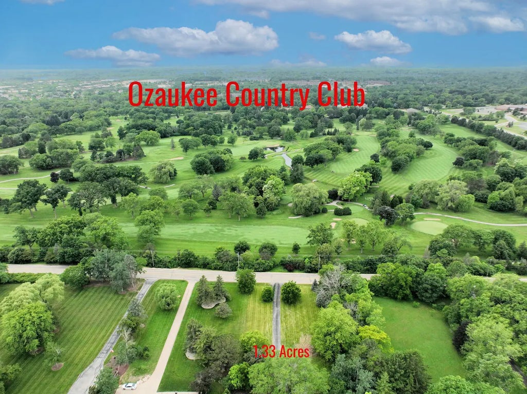 11020 N River Rd, Mequon