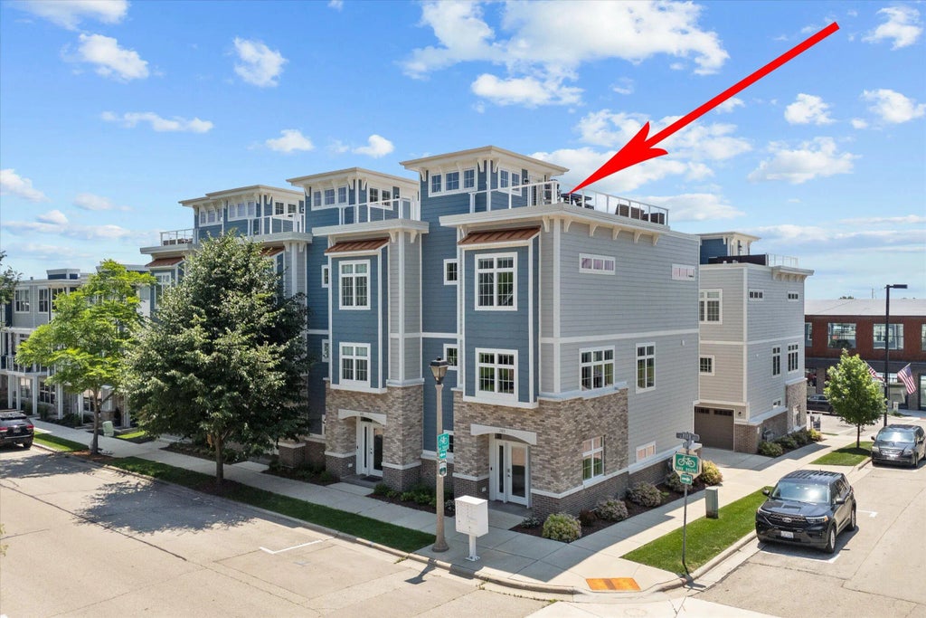 303 E Pier St, Port Washington