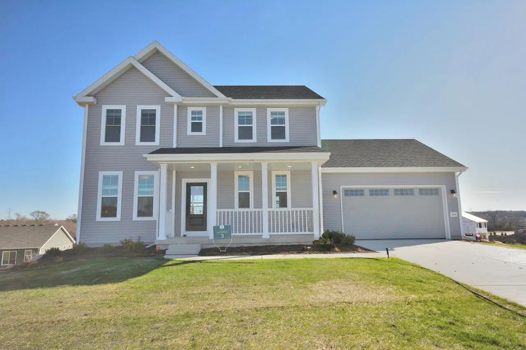 605 Standing Stone Dr, Waukesha