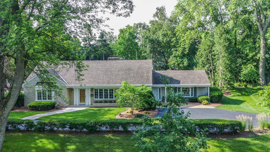 905 W Larabee St, Port Washington