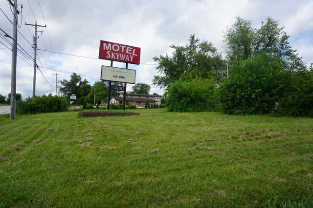 8361 S 27th St, Franklin