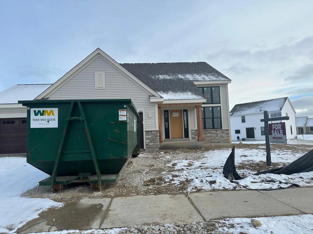 3817 White Oak Way, Waukesha