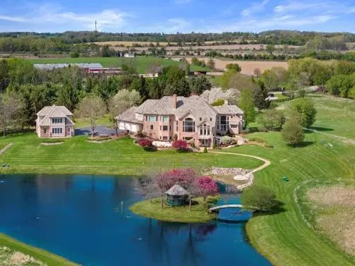 N84w36411 Riverwood Ln, Oconomowoc