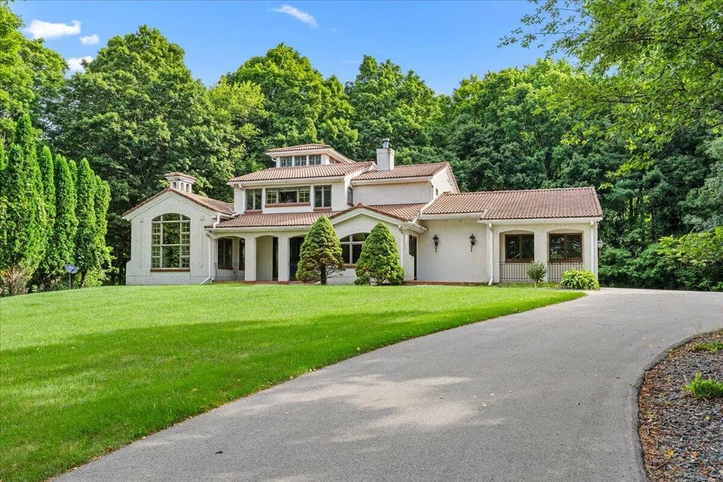 5820 E Waterford Rd, Hartford