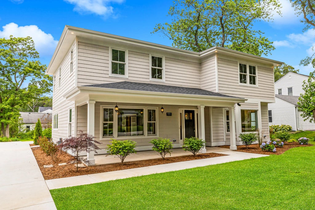 8313 N Links Way, Fox Point