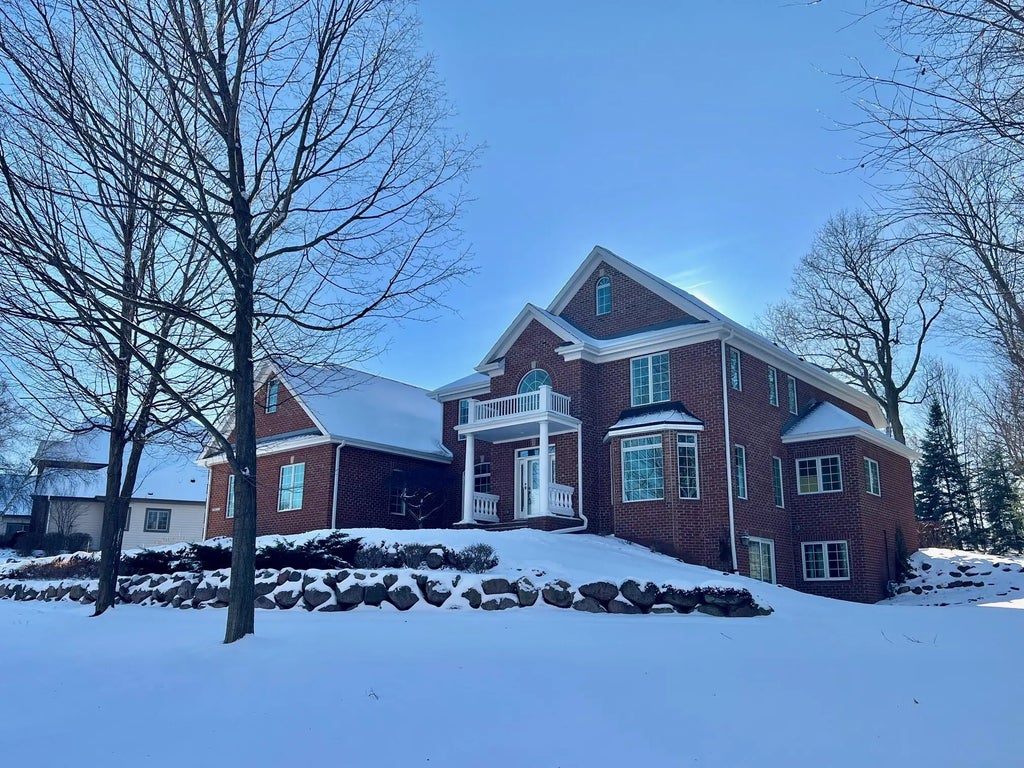 S76w25745 Prairieside Dr, Vernon