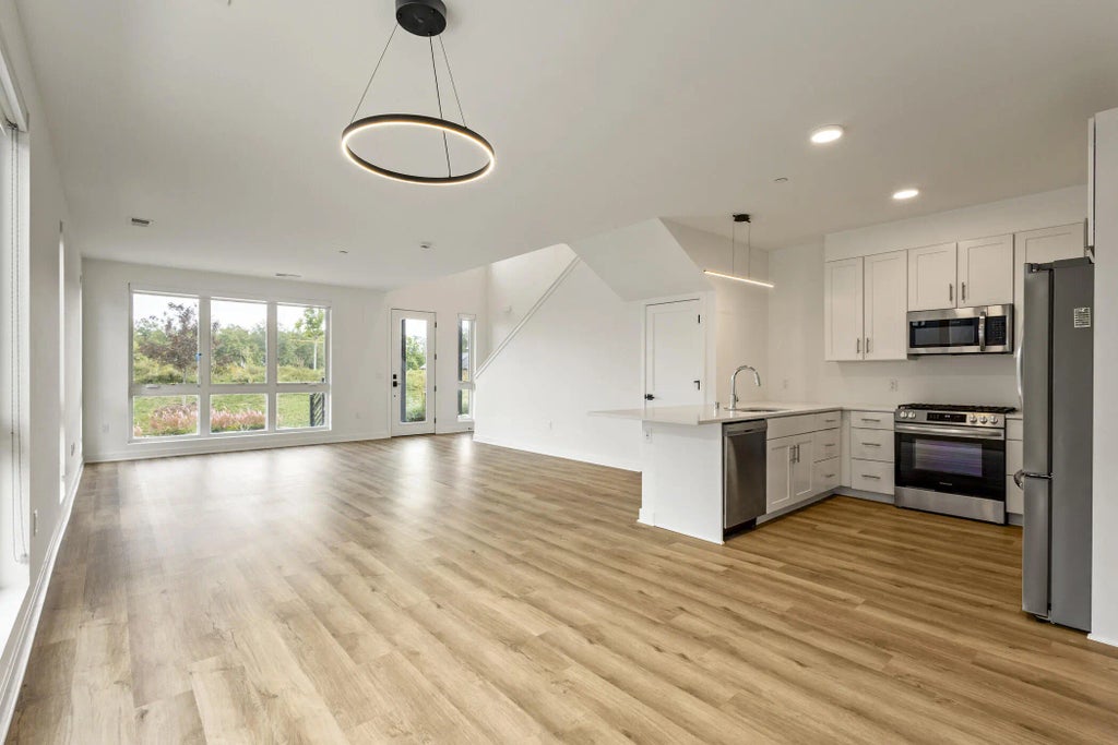 9378 S Alder Pl 106, Oak Creek