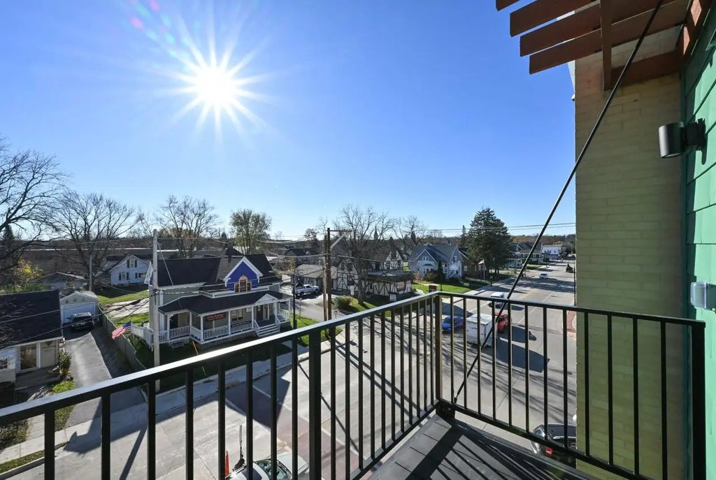 500 E Main St 306, Waterford