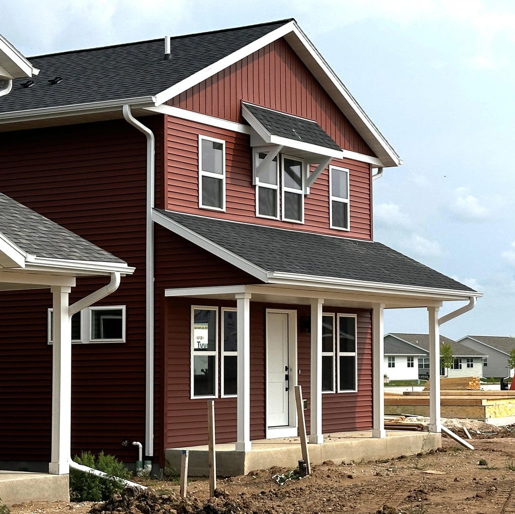 226 Fairway Dr, Sheboygan Falls