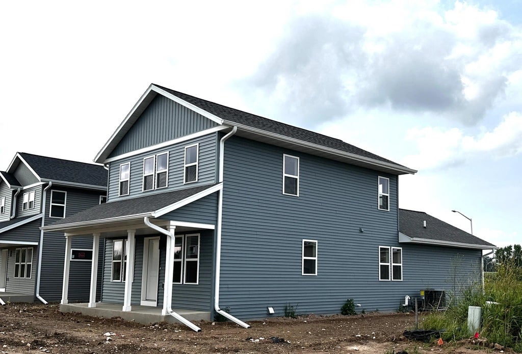 1053 Fairway Ct, Sheboygan Falls