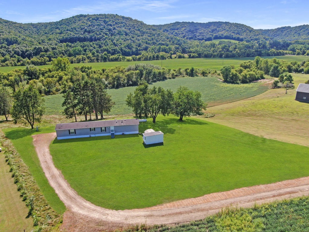 E2817 S Creek Rd, Genoa City