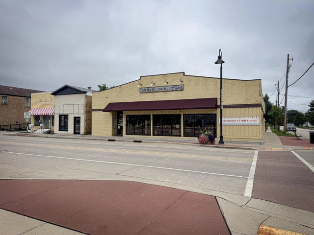 318 E Main St, Waterford