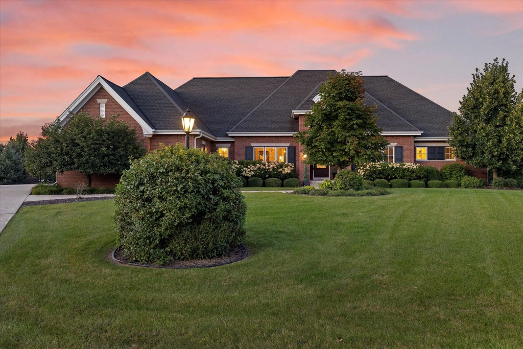 N19w24652 River Edge Ct, Pewaukee