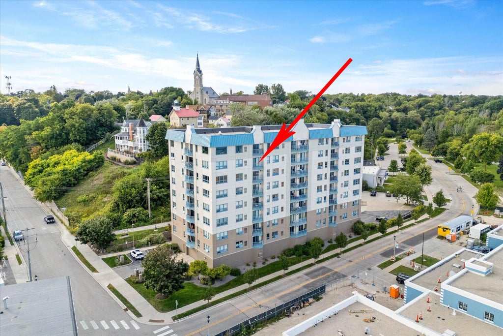 415 N Lake St 701, Port Washington