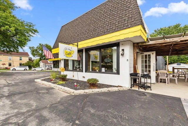 403 S Main St, West Bend