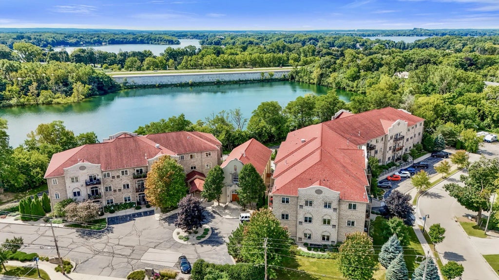 N51w34861 Wisconsin Ave 3119, Oconomowoc