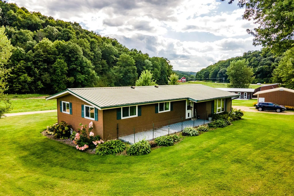 11565 Us Highway 18 -, Patch Grove