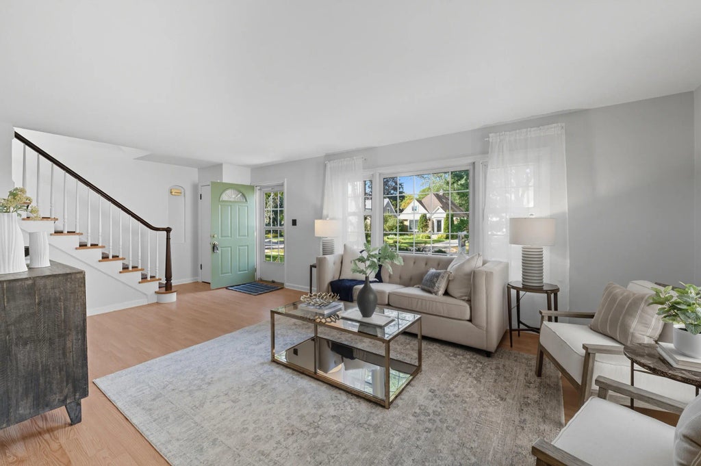 2360 N 83rd St, Wauwatosa