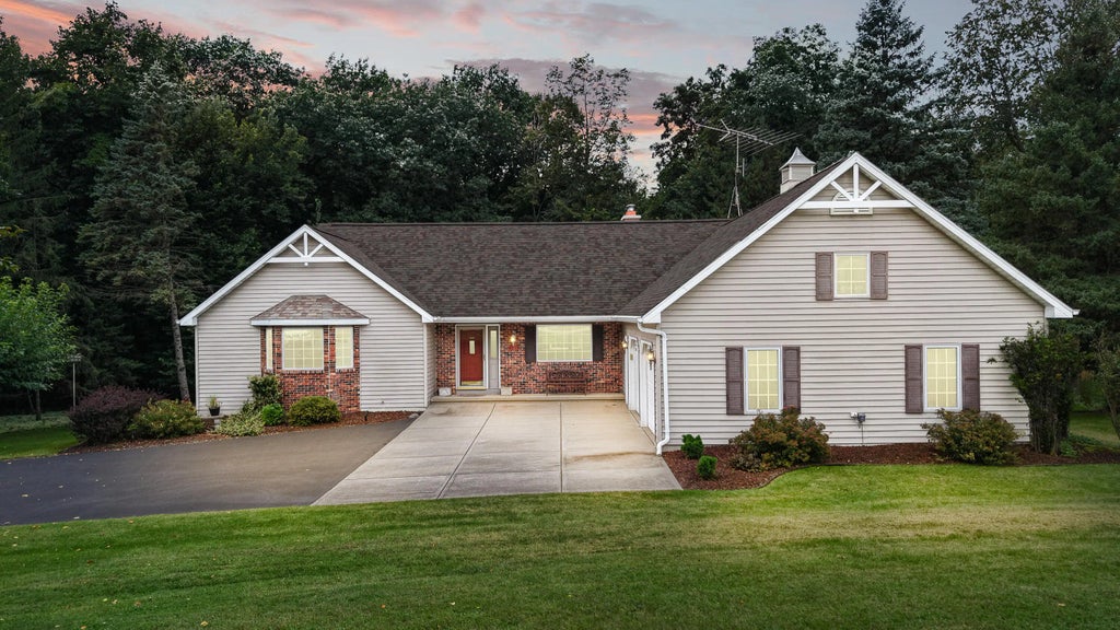 N5120 Summit Ct, Empire