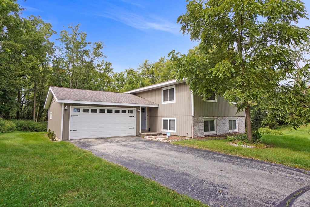 2966 Deerpath Rd, Lyons