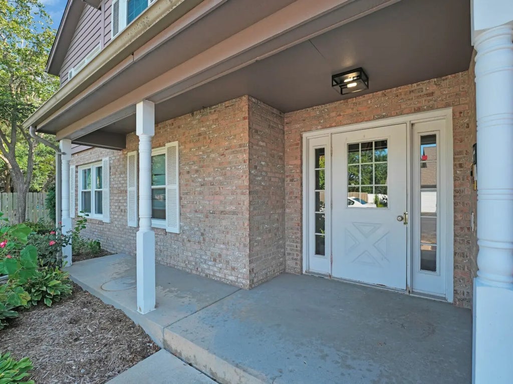 964 Dorothy Ct, Burlington