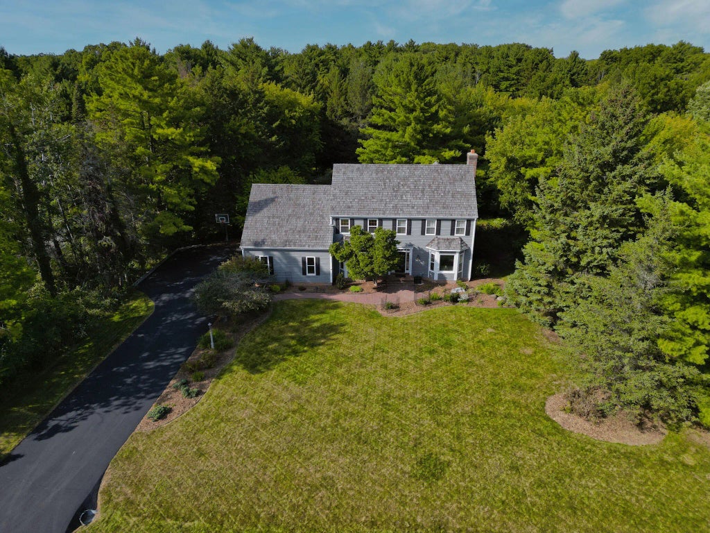 389 Juniper Ct, Delafield