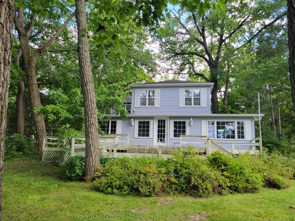 3505 South Shore Dr, Delavan