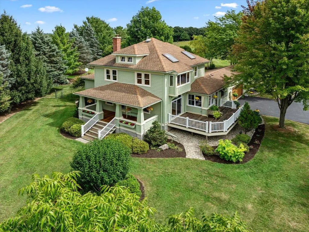 427 N Maple Ln, Rochester